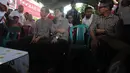 Jokowi didampingi istri, Iriana Widodo mengunjungi Kampung Nelayan Indah di Medan, Selasa (10/6/14). (Liputan6.com/Herman Zakharia)