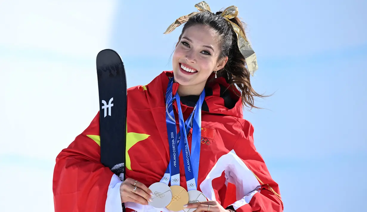 Atlet ski China, Eileen Gu mencuri perhatian setelah aksinya yang mengagumkan di Olimpiade musim dingin Milano-Cortino 2026. (AFP/Kirill Kudryavtsev)