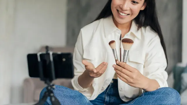 Pilih Kuas Makeup yang Tepat Ternyata Berpengaruh ke Hasil Riasan (Foto/Sumber: Freepik)