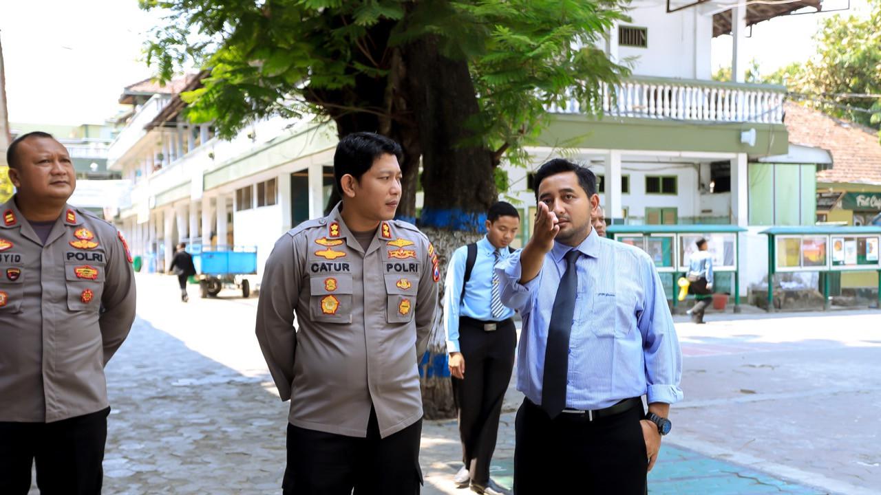 Kapolres Ponorogo Ajun Kombes Catur Cahyono saat di Ponpes Gontor. (gontor.ac.id).