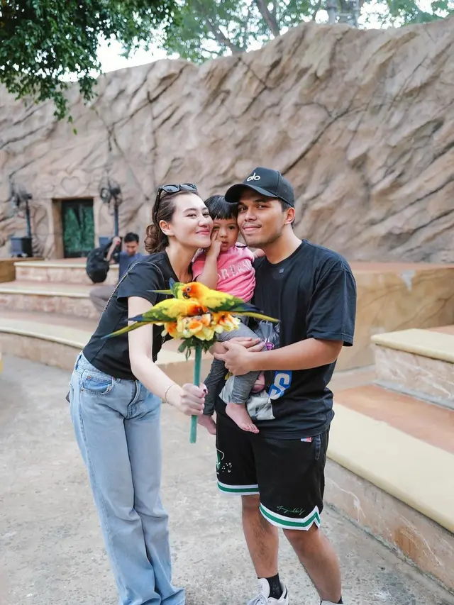7 Momen Thariq dan Aaliyah Massaid Ajak Ameena dan Azura Tamasya, Simulasi Jadi Orang Tua