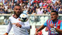 Danielle De Rossi (kiri) jadi pemain dengan gaji termahal di seri A Italia (SALVO BARBAGALLO / AFP)