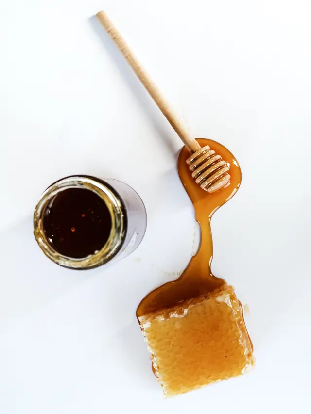 ilustrasi manfaat madu murni untuk kesehatan dan kecantikan/ Danika Perkinson/pexels