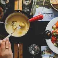 cheese fondue/copyright: unsplash/angela pham