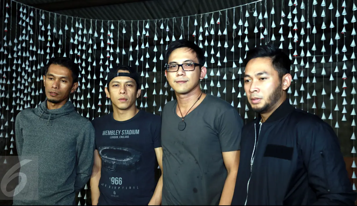 Band NOAH kembali menggarap video klip untuk single Suara Pikiranku yang terangkum di album Second Chance di  kawasan Narogong, Bekasi, Jawa Barat, (8/7/2015). Ini merupakan video klip keempat dari single ketiga mereka. (Liputan6.com/Panji Diksana)