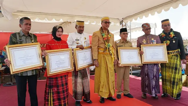 Mensos Serahkan Bantuan Rp 3,375 Miliar di Luwu Utara