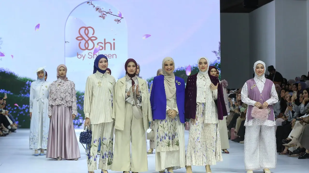 Koleksi terbaru Shi by Shireen Sungkar dan Zaskia Sungkar Signature di tampilkan di JFW 2025