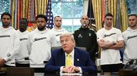 Para pemain dan staf Juventus diundang ke White House oleh Donald Trump, Kamis (18/6/2025). (Brendan SMIALOWSKI / AFP)