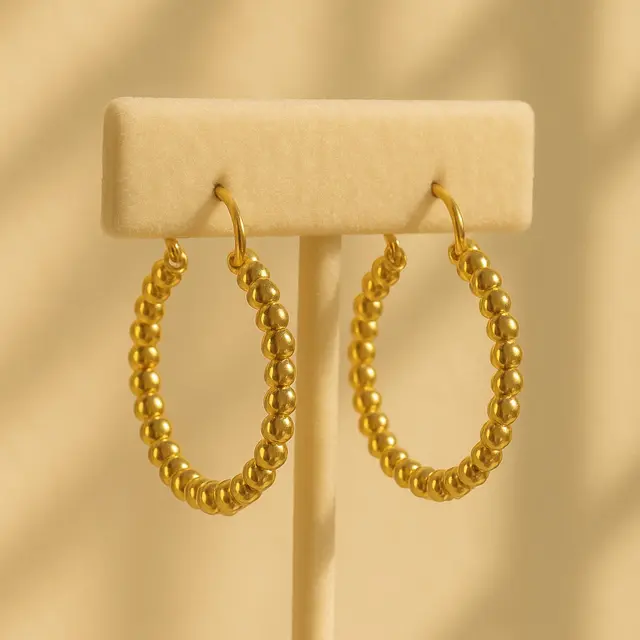 Model Anting Hoop Emas yang Ringan untuk Gaya Harian