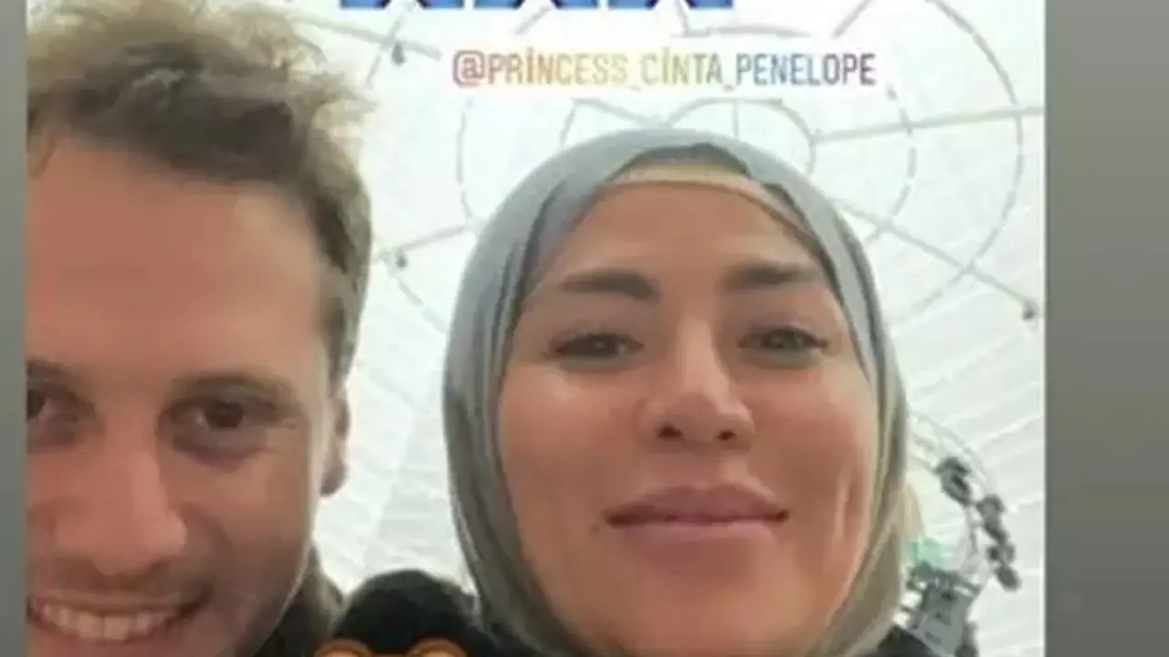 Resmi Menikah, Ini 6 Momen Manis Cinta Penelope dan Suami Bulenya