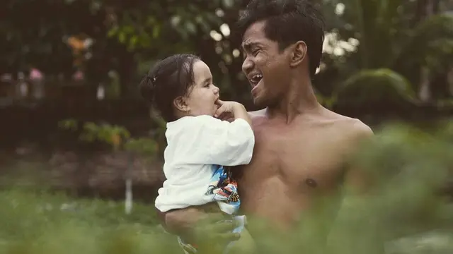 Pernikahannya Sempat Viral, Ini 6 Momen Manis Bayu Kumbara dan Anak