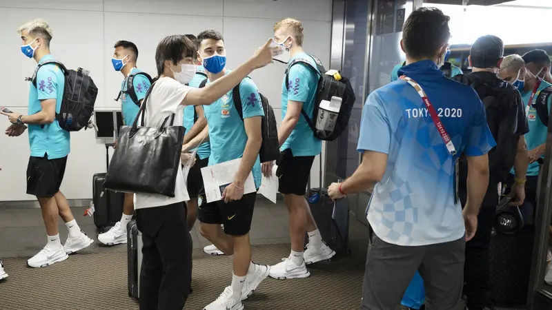 Foto: Tiba di Tokyo, Tim Sepak Bola Olimpiade Brasil Diserbu Fans