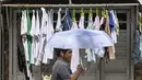 Badan peringatan cuaca nasional Filipina meminta masyarakat untuk menghindari paparan sinar matahari dalam jangka waktu lama. (Jam STA ROSA/AFP)