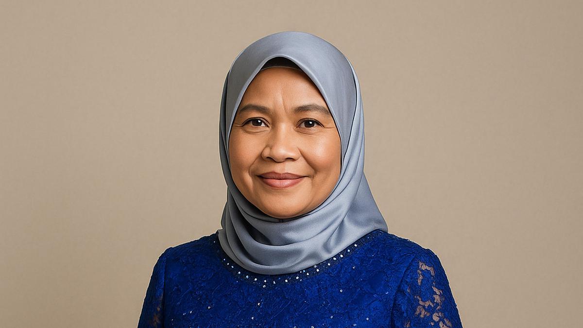 9 Tips Memilih Gamis Brokat untuk Ibu Usia 50-an agar Terlihat Fresh dan Lebih Muda