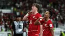 Pemain Timnas Indonesia, Beckham Putra (kanan) dan Ole Romeny melakukan selebrasi setelah mencetak gol ke gawang St Kitts and Nevis dalam laga semifinal FIFA Series 2026 di Stadion Utama Gelora Bung Karno (SUGBK), Senayan, Jakarta, Jumat (27/03/2026). (Bola.com/Abdul Aziz)