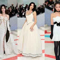 Intip gaya para Met Gala Princess dari Anne Hathaway, Dua Lipa, hingga Jennie BLACKPINK (@aplasticplant-@lovestayfam-@CoutureIsBeyond)