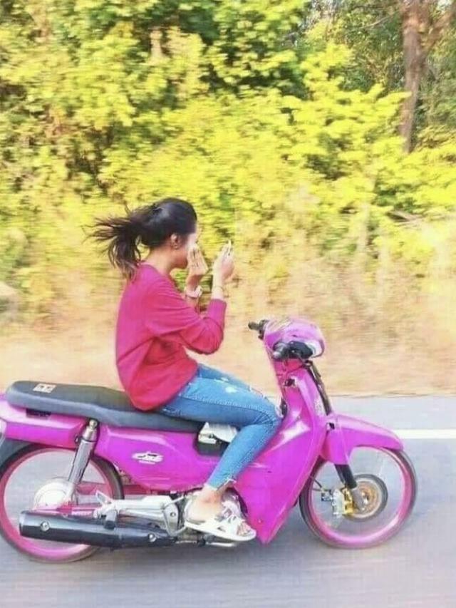 6 Drama Cewek Saat Naik Motor Ini Banyak Tingkah, Ada-Ada Saja