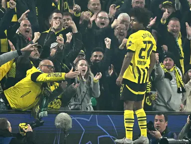 Penyerang Borussia Dortmund, Karim Adeyemi merayakan gol kedua timnya pada matchday 2 League Phase Liga Champions 2024/2025 melawan Celtic di Signal Iduna Park, Selasa 1 Oktober 2024 atau Rabu (2/10/2024) dini hari WIB. (INA FASSBENDER/AFP)