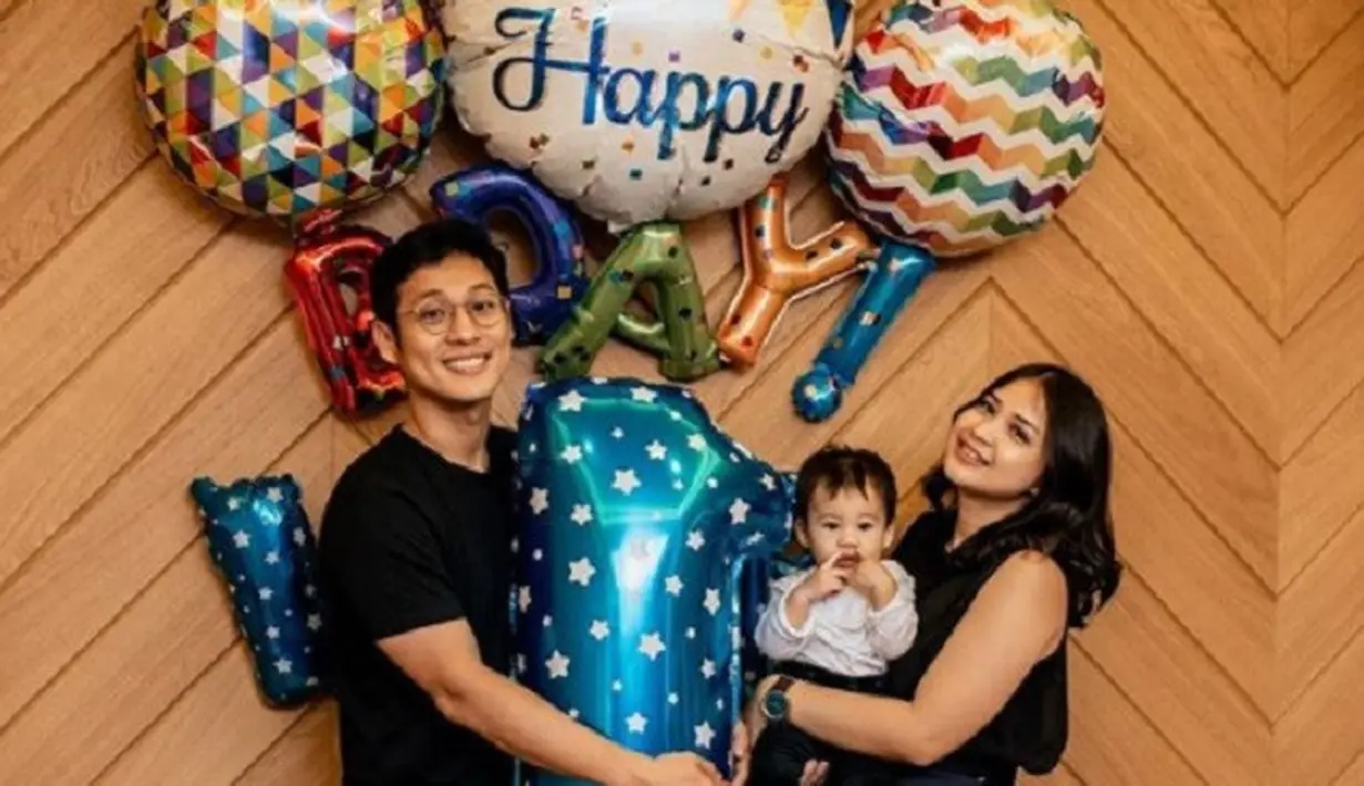 Tentu saja momen berharga ini pun tak dilewatkan oleh Putri Titian dan Junior Liem. Mereka pun menggelar pesta ulang tahun dengan konsep monster cake. (Foto: instagram.com/juniorliem)