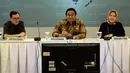 Mendag Rachmat Gobel (tengah) saat memimpin rapat koordinasi di Kantor Kemendag, Jakarta, Minggu (16/11/2014). (Liputan6.com/Faizal Fanani)