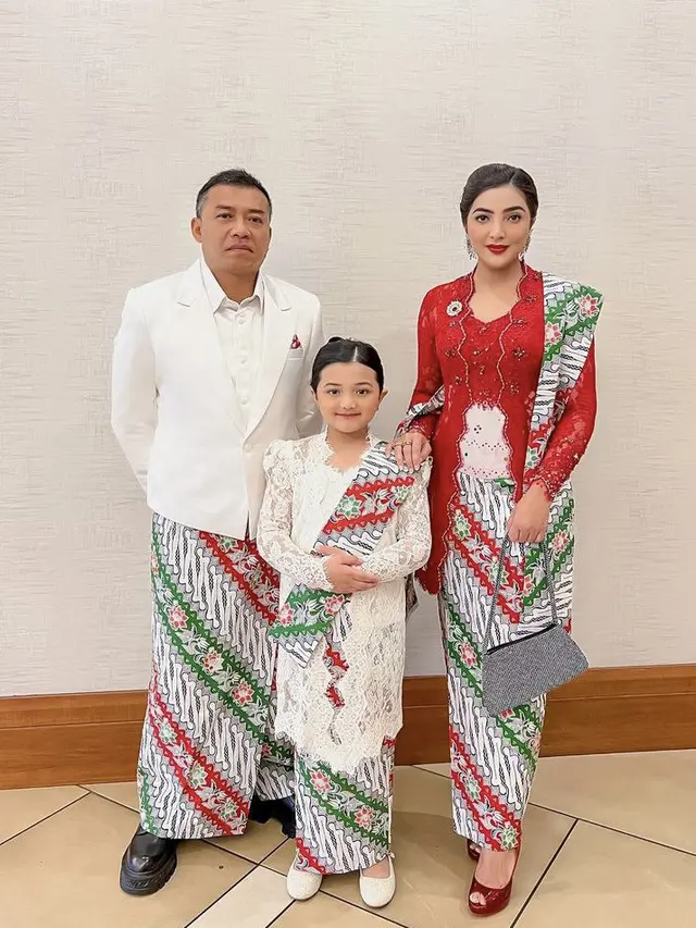 Ashanty tampil elegan dengan kebaya saat temani Arsy kompetisi nyanyi internasional, credit: @ashanty_ash