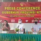 Foto: Foto: Kakanwil Kemenkumham NTT, Marciana Dominika Jone bersama Wagub NTT Josef Nae Soi saat menggelar konferensi pers pelepasan tiga napi pencurian ternak (Liputan6.com/Ola Keda)