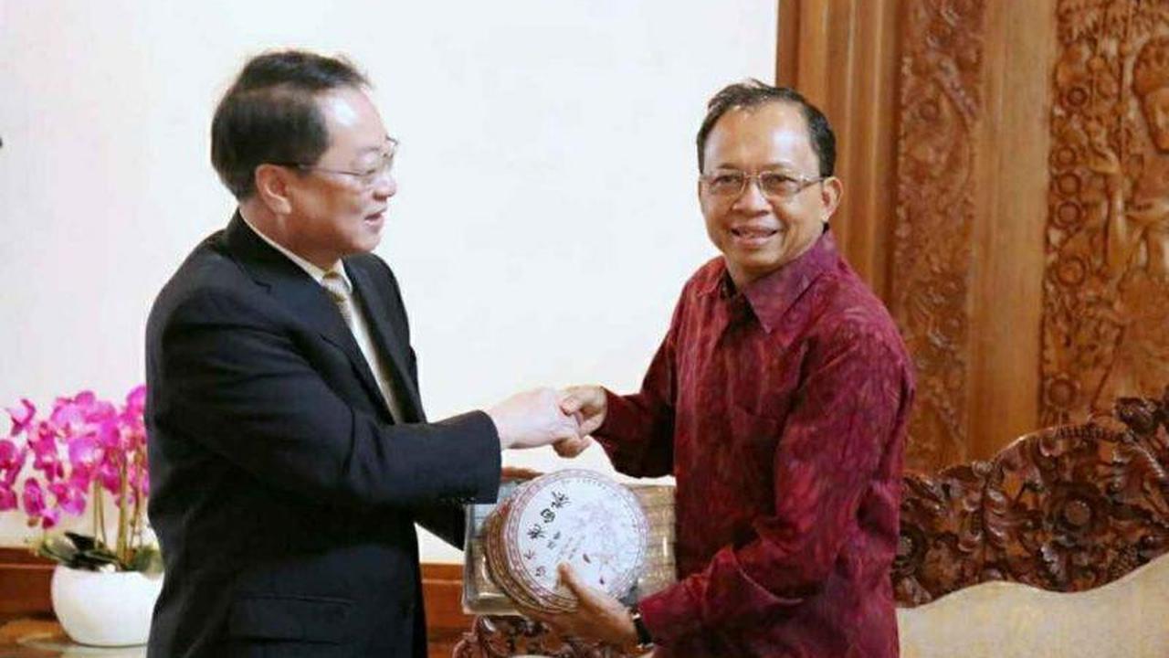 Gubernur Bali Wayan Koster