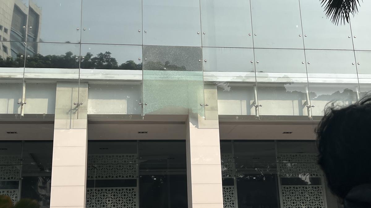 Kaca Kantor BGN Tiba-Tiba Pecah, Tim Inafis Cek Lokasi
