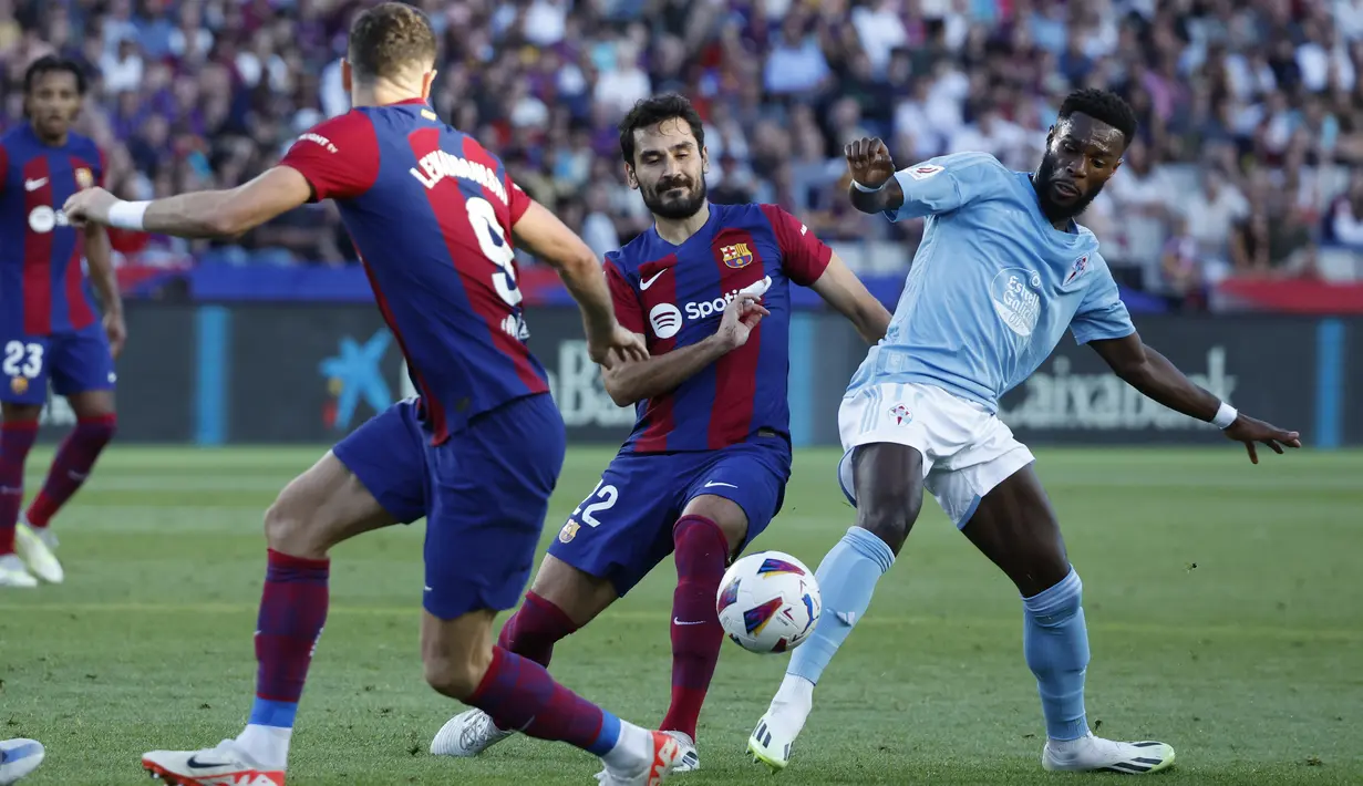 Pasukan Xavi Hernandez menang 3-2 berkat tiga gol di menit akhir pada laga. (AP Photo/Joan Monfort)