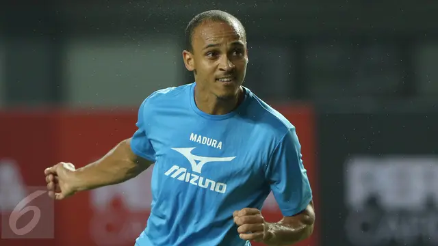 Striker Madura United, Peter Osaze Odemwingie (Liputan6.com/Helmi Fithriansyah)