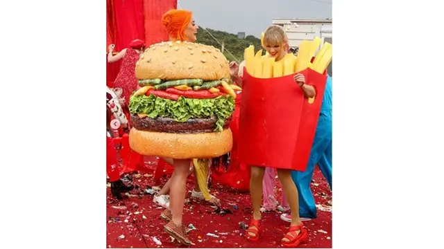 Sempat Berseteru, Begini Akrabnya Katy Perry dan Taylor Swift di Video Clip Terbaru