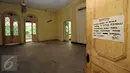 Sebuah tulisan pemberitahuan terpasang di pintu masuk ruang depan lantai dua eks rumah Raden Saleh di kawasan Cikini, Jakarta, Selasa (26/4/2016). Bangunan ini merupakan satu dari dua karya arsitektur Raden Saleh. (Liputan6.com/Helmi Fithriansyah)