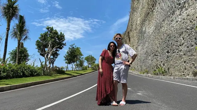 7 Momen Mesra Tissa Biani dan Dul Jaelani Saat Liburan di Bali