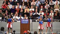 Kampanye Trump di Florida diawali dengan penampilan anak-anak kecil menari dan bernyanyi. (CNN)
