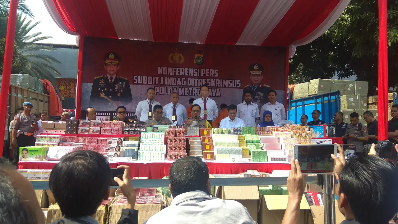 Polisi Tangkap Penyelundup Barang Ilegal Senilai Ratusan Miliar dari Tiongkok