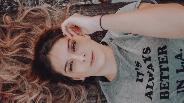 [Bintang] 4 Zodiak yang Tetap Cantik Meski Nggak Dandan, Enak Banget!