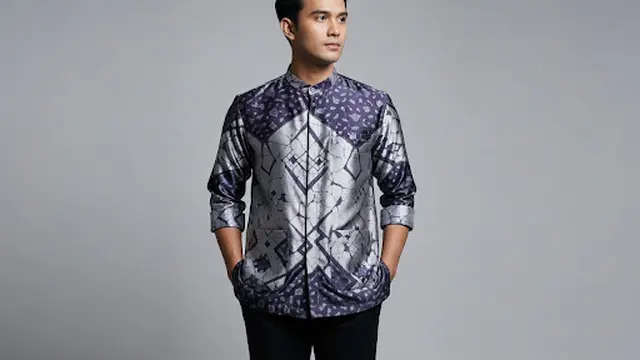 Kemeja Batik Kerah Shanghai Sutra Lengan Panjang dengan Aksen Folded dan Saku Bawah