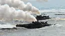 Kapal perang amphibi Korea Selatan tampak merapat untuk memulai latihan perang dengan Amerika Serikat (AFP Photo/Jung Yeon Je) 