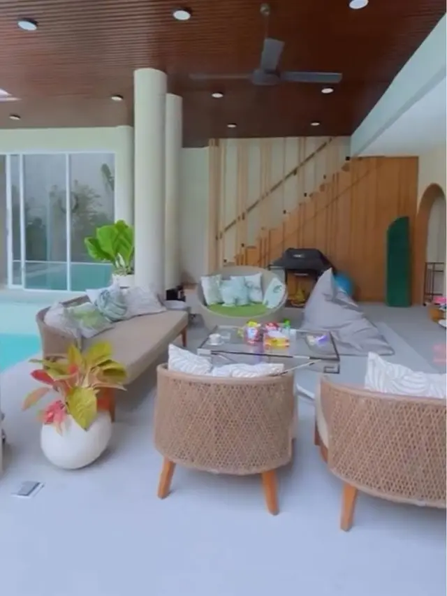 9 Potret Taman Belakang Rumah Rossa Usai Renovasi, Desain Modern Tropis yang Memukau