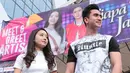 "Sebenarnya kami sedang sakit. Jadi Wilona tadi pagi sakit perut terus, tadi pagi aku juga demam. Cuma karena harus syuting, jadinya ya (dilakukan)," ungkap Verrell Bramasta. (Adrian Putra/Bintang.com)