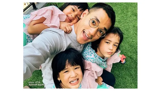 6 Potret Gemas Afgan Bareng Keponakannya, Kompak Banget