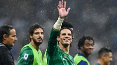 Lima kiper di Serie A Liga Italia musim 2023/2024 tercatat tak pernah absen dan selalu tampil penuh selama 90 menit hingga laga pekan ke-18. Meski tak semua mampu mengangkat performa timnya, namun dengan tak sekali pun absen membela timnya di kompetisi kasta tertinggi sepak bola Italia, hal tersebut tentu sudah menjadi suatu hal yang membanggakan. Berikut daftar kelima kiper tersebut. (AFP/Gabriel Bouys)