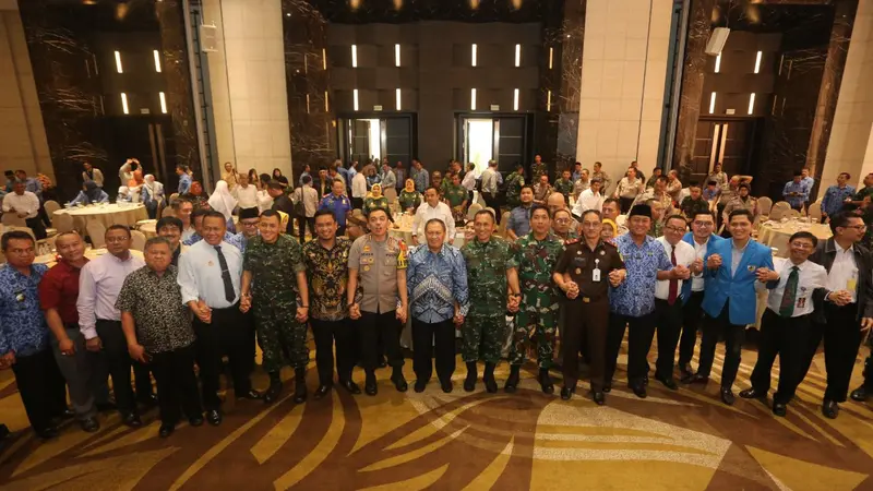 Wali Kota Bandung Oded M. Danial pada dalam pertemuan dengan Forum Koordinasi Pimpinan Daerah (Forkopimda) membahas jaminan keamanan perayaan Natal dan Tahun Baru 2020, Senin kemarin (23/12/2019). (Liputan6.com/Humas Pemkot Bandung/Arie Nugraha)