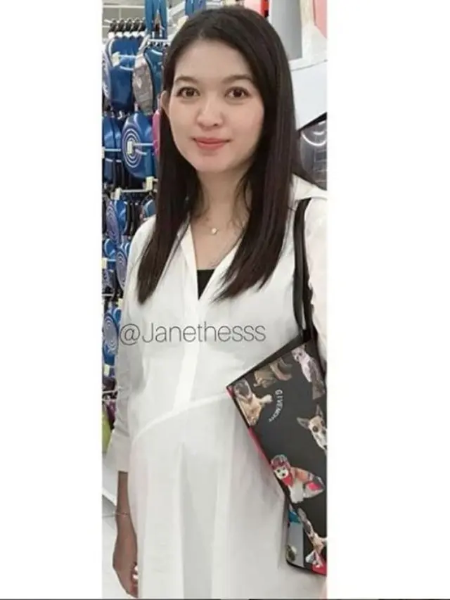 Selvi Ananda, menantu Jokowi, yang merupakan istri Gibran Rakabuming Raka (Foto: Instagram/@janethesss)