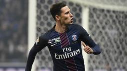 1. Julian Draxler - Pemain terbaik Piala Konfederasi 2017 ini memiliki posisi sama dengan Neymar sebagai penyerang kiri. Wonderkid Jerman ini harus mampu menunjukan konsistensi permainan agar mampu bersaing meraih posisi utama. (AFP/Jeff Pachoud)