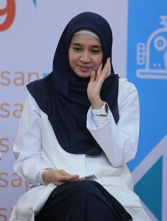 Dua Tahun Berhijab, Dhini Aminarti Berharap Bisa Istiqomah - News