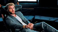 Liam Hemsworth Tak Nyaman Lakukan Adegan Seks di Depan Kamera