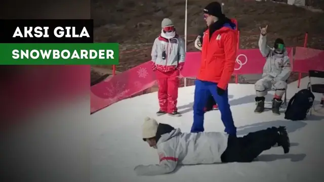 Seorang atlet snowboarding menunjukkan aksi gila di Olimpiade Musim Dingin yang digelar di PyeongChang, Korea Selatan.