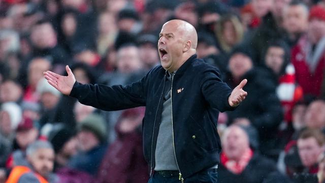 Foto: Ragam Ekspresi Arne Slot Setelah Anak Asuhnya Dipecundangi PSG Lagi, Liverpool Angkat Koper dari Liga Champions