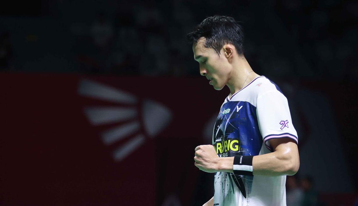 Pebulu tangkis tunggal putra Indonesia Jonatan Christie saat bertanding melawan Jia Heng Jason The (Singapura) pada babak 32 besar Indonesia Open 2026 di Istora Senayan, Jakarta, Selasa (2/6/2026). (Bola.com/M Iqbal Ichsan)